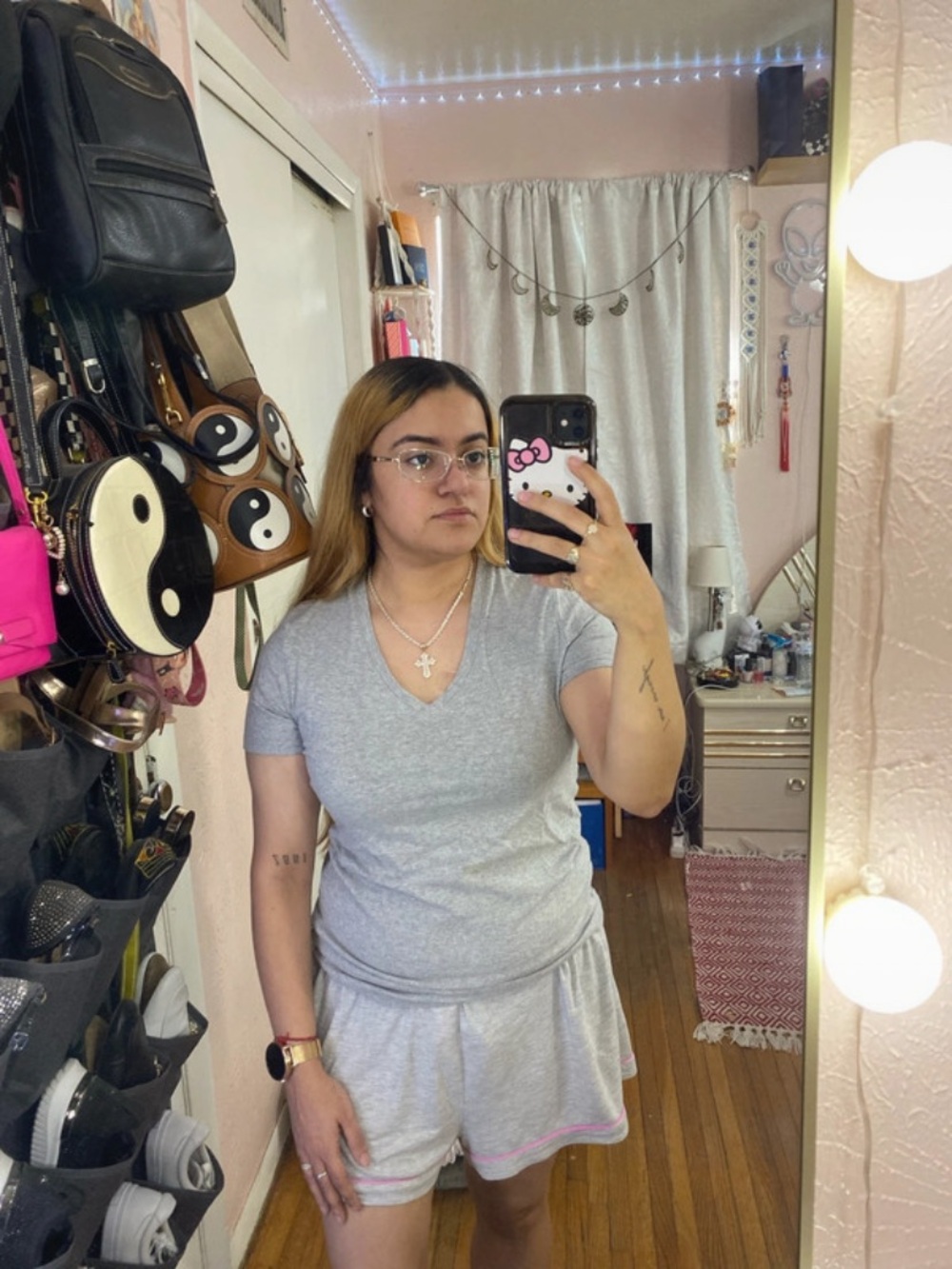 Saks Fifth Avenue Size Medium Gray V Neck Short Sleeve Shirt